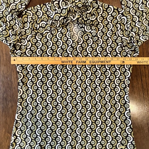 Tahari groovy graphic print long sleeve bow collar blouse size L - Picture 13 of 15